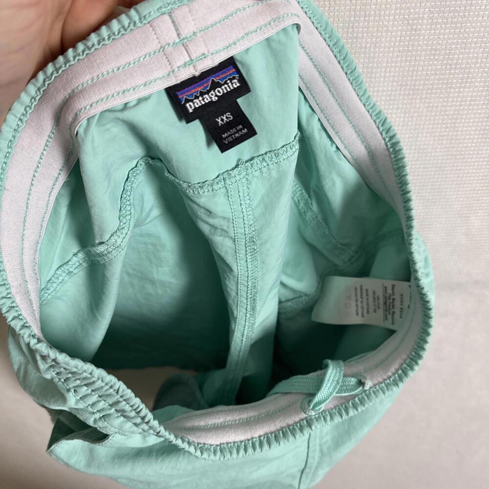 Patagonia Women's Size 2XS XXS Solid Green Nylon 4" Baggies Shorts - Picture 4 of 9